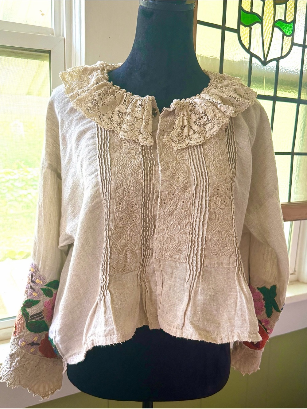 Magnolia Pearl linen jacket with embroidery and lace